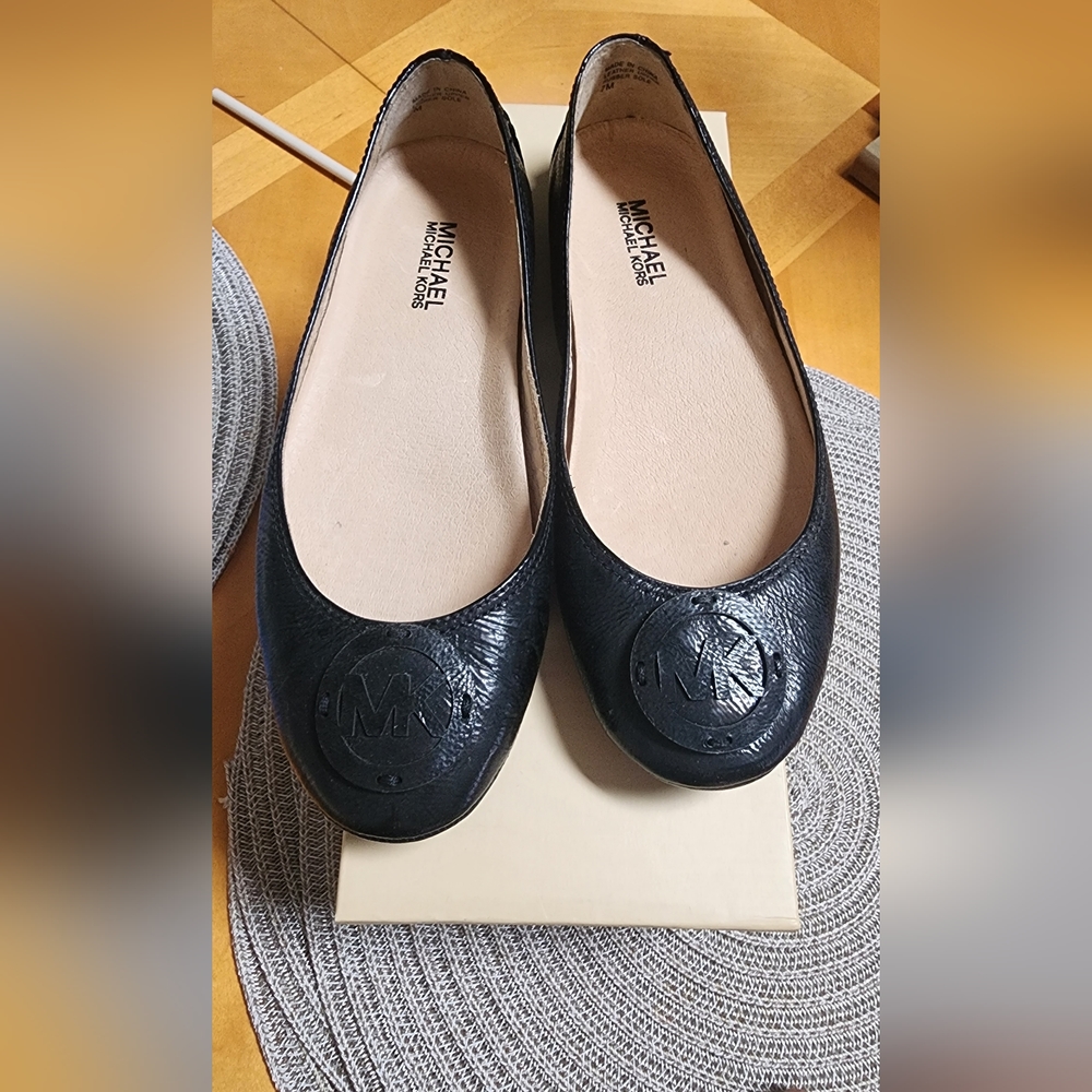 Michael kors flats size 7